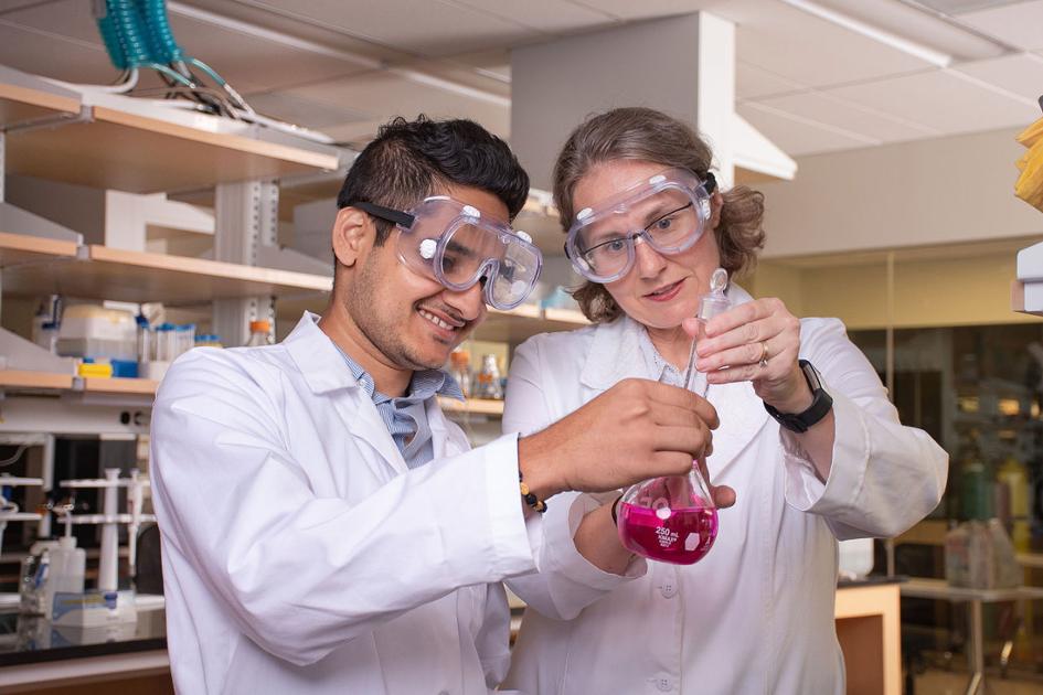 science students in lab