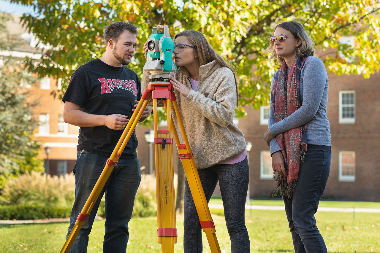 geospatial students in field